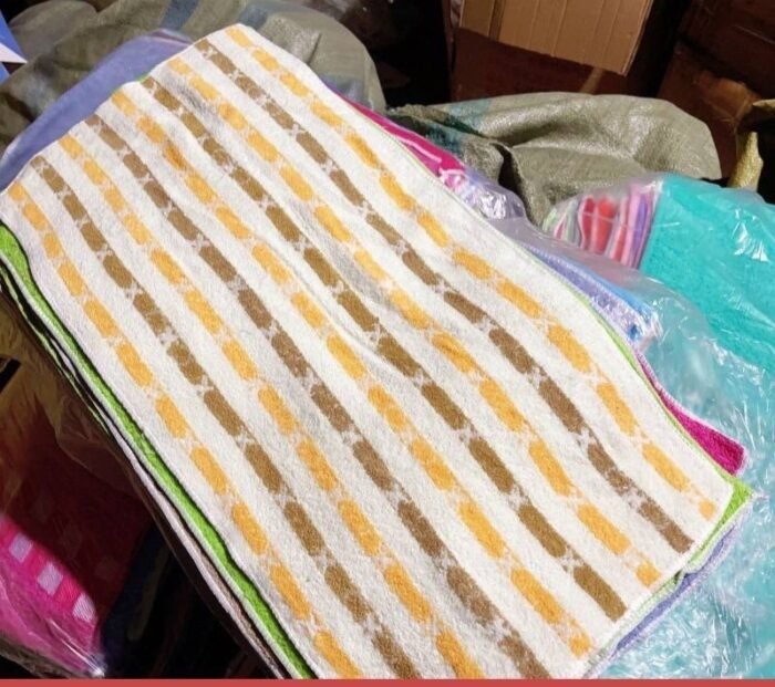 QUALITY THICK BIG SIZE TOWEL(For gym towel,kids towel)
The big I said doesn’t mean it can wrap adult round oo 🔈
It’s a random picking,na mix mix supplier pack am oo - Image 2