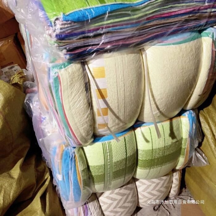 QUALITY THICK BIG SIZE TOWEL(For gym towel,kids towel)
The big I said doesn’t mean it can wrap adult round oo 🔈
It’s a random picking,na mix mix supplier pack am oo - Image 3