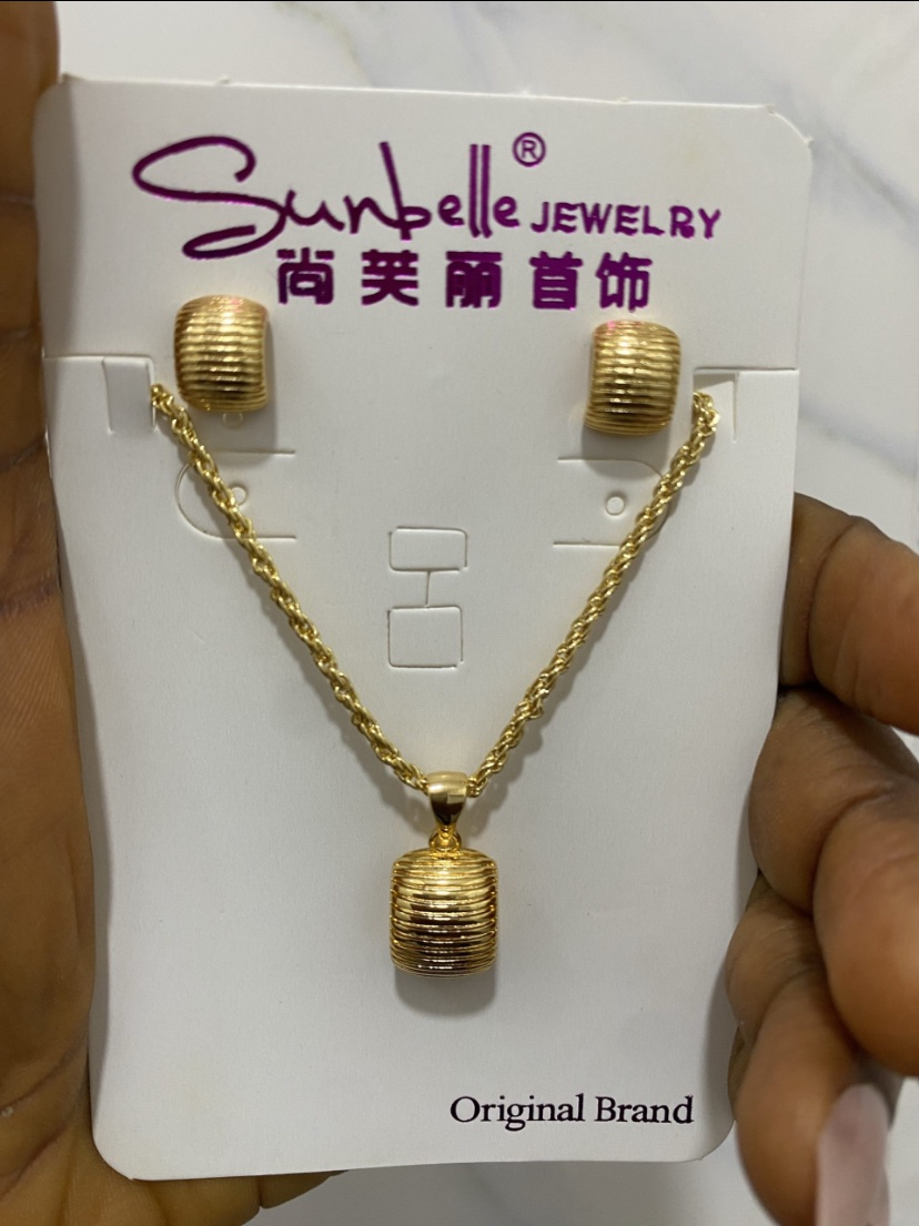 img_3845-2 QUALITY SUNBELLE FASHION NON TARNISH CHAIN AND EARRING SET DESIGN 2 - Image 1
