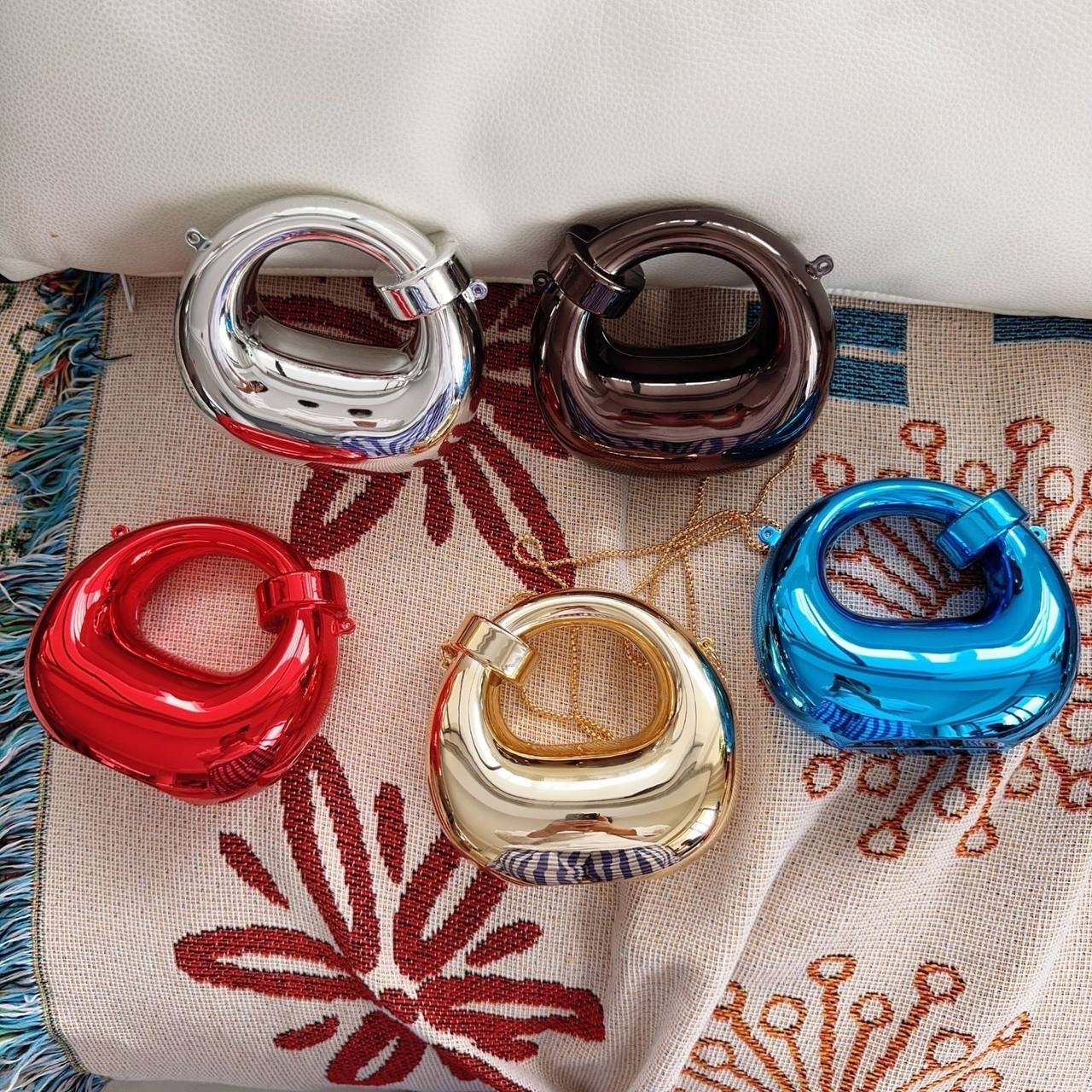 img_4511 QUALITY FASHION CLASSY PURSE DESIGN 2It’s a micro mini fashion purse o,for those asking if it can contain phone 🧐🧐 - Image 1