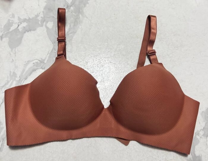 QUALITY SEAMLESS NO IRON BRA SIZE 44(Random selection) - Image 6