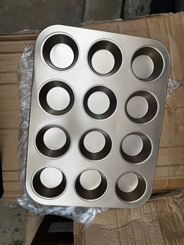12 HOLES ALUMINUM NONSTICK MUFFIN/CAKE PAN - Image 3