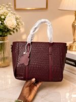 QUALITY CLASSY WOVEN LEATHER BAG 014
Has a long handle - Image 3