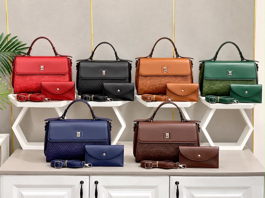 a1ad2e2c-6dc0-453e-9cfc-1a84ceede7ce 2IN1 CLASSY LUXURY CROC SKIN QUALITY STRUCTURE LEATHER HANDBAG WITH MINI PURSE CODE B-022 - Image 1